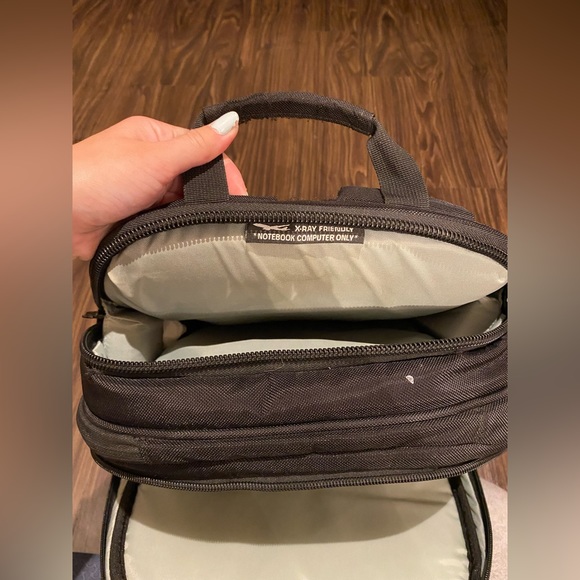 Brenthaven Backpack - Picture 5 of 8